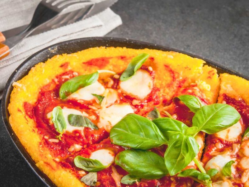 pizza de polenta - 10 recetas con polenta fáciles y deliciosas