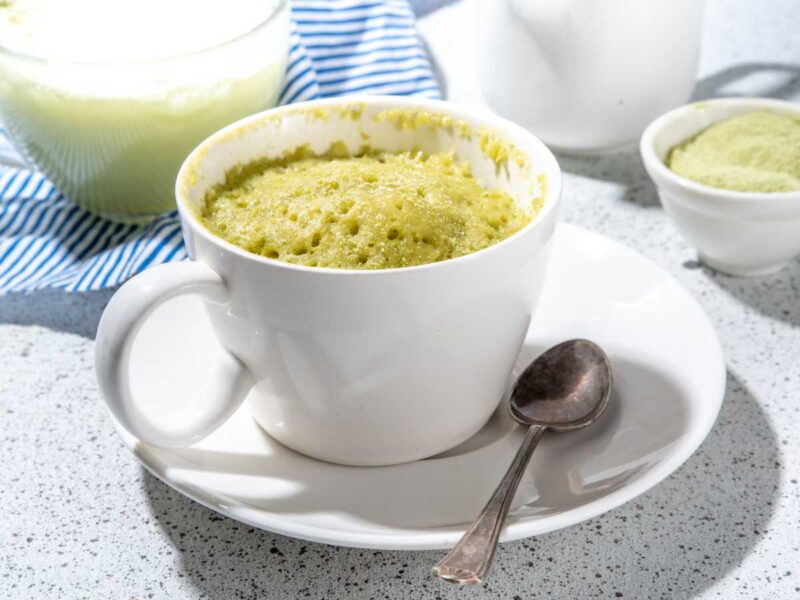 bizcocho matcha microondas mug cake - 15 recetas con té matcha saludables y deliciosas